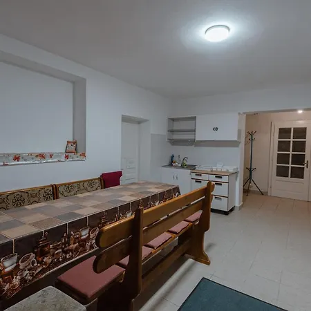 Pensiunea La Maison Verte Guest house